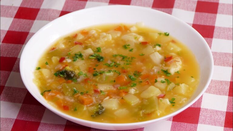 Deliciosa receta de sopa de verduras con pollo: ¡Descubre cómo hacerla!