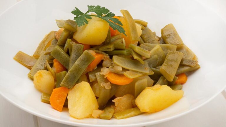 Deliciosas judías verdes con patatas y pimentón: una combinación irresistible