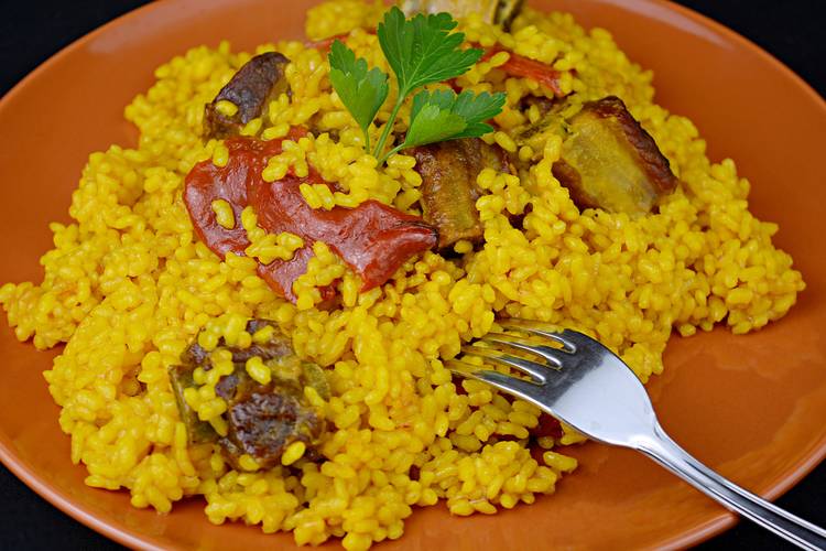 Delicioso arroz con costillas de cerdo: una receta irresistible