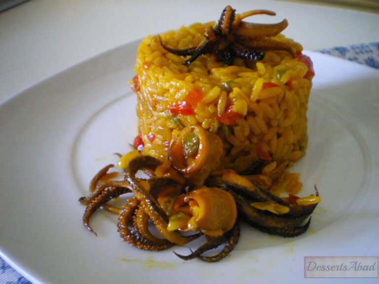 Delicioso plato: Calamar con arroz y tentáculos